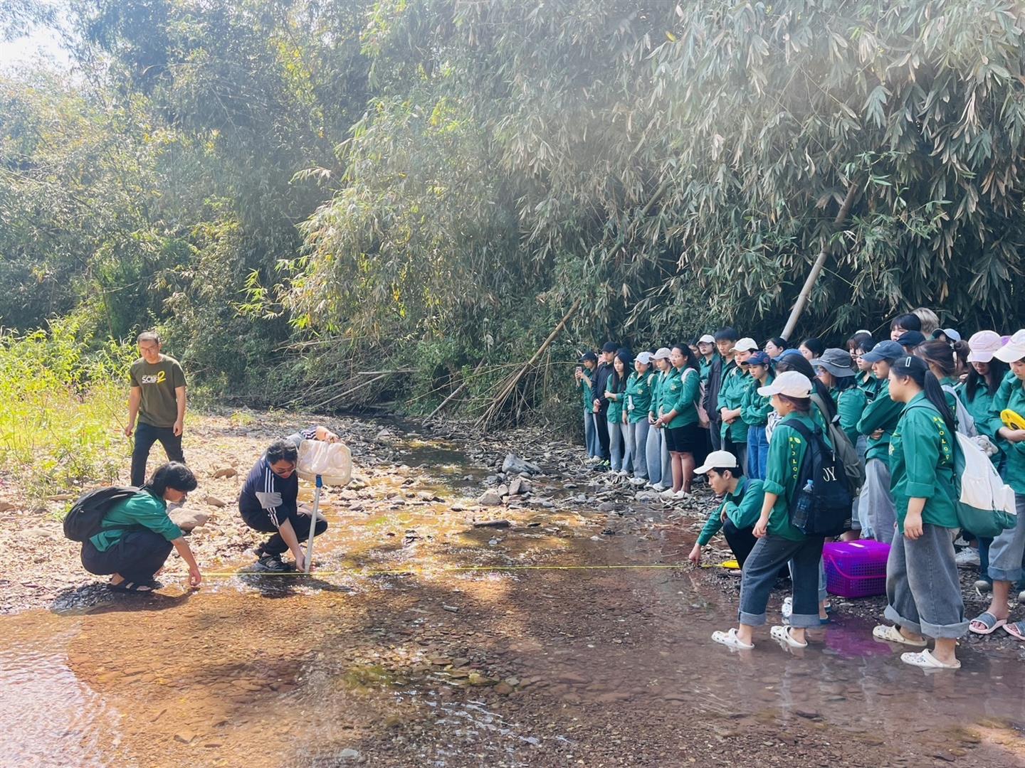 Students collecting waste at the Mae Na Ruea watershed forest area