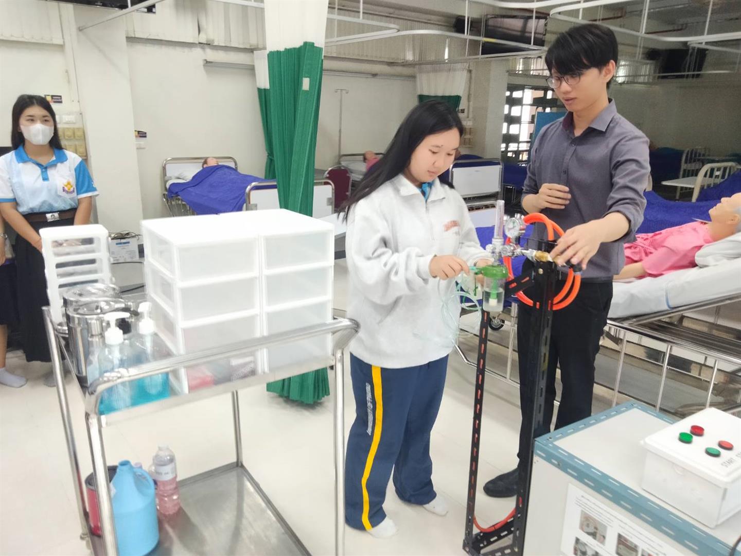 Nursing students practicing with the Virtual Oxygen Generator (VOG) innovation