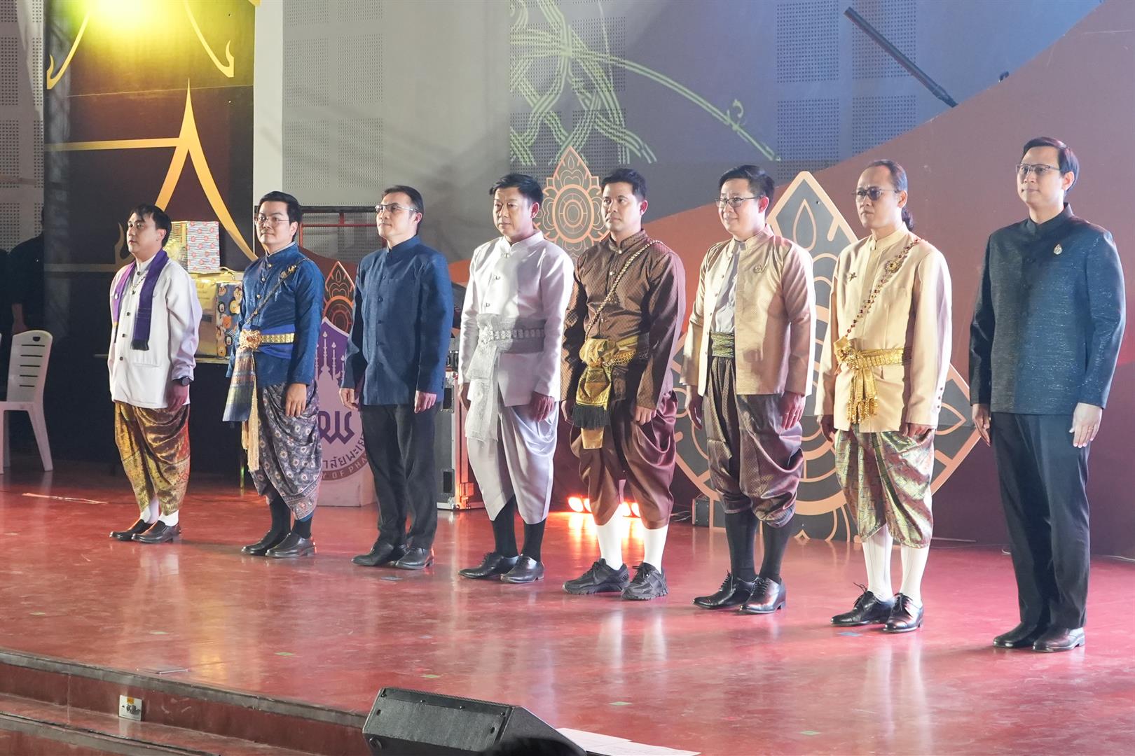 Performers in traditional Thai attire at the Meeting of the Mind event