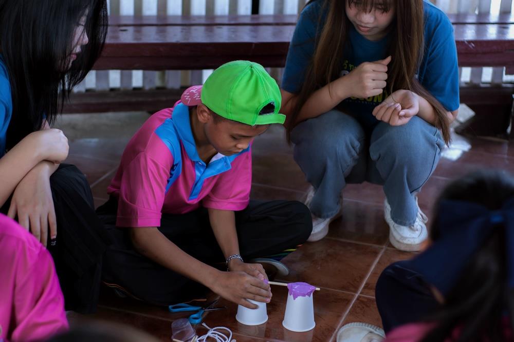 School of Science students running Active Learning science stations for the Mae Na Ruea Community