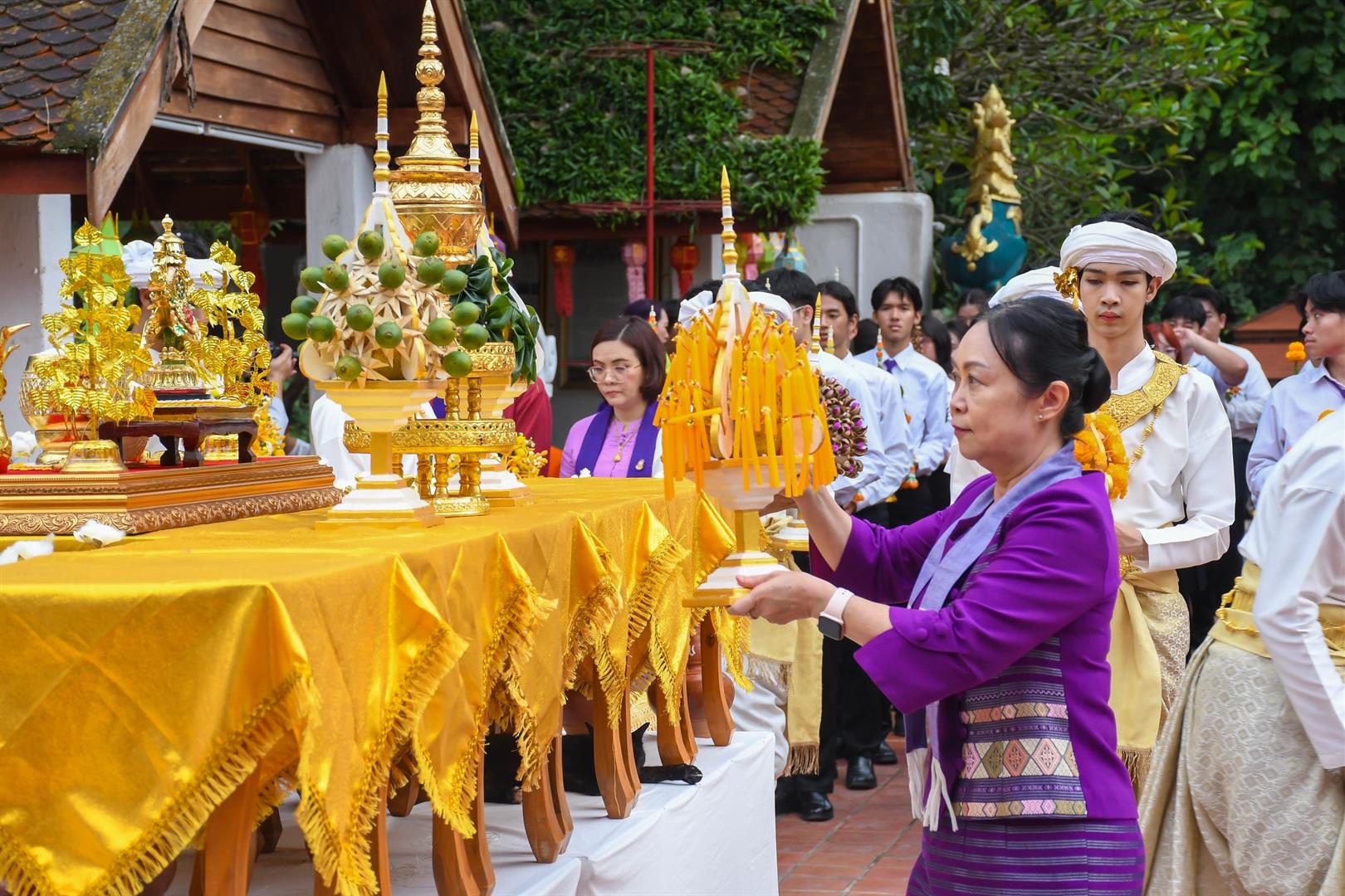 Golden cloth offering ceremony during the Phra That Chom Thong Robe Procession