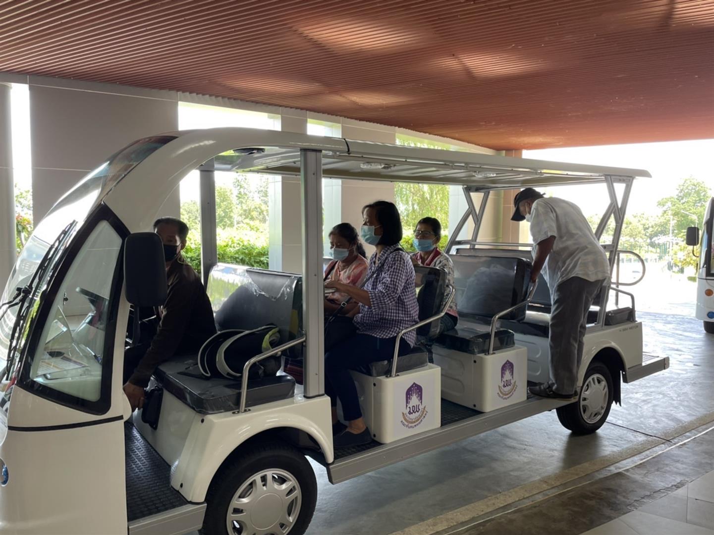 Electric golf cart with passengers