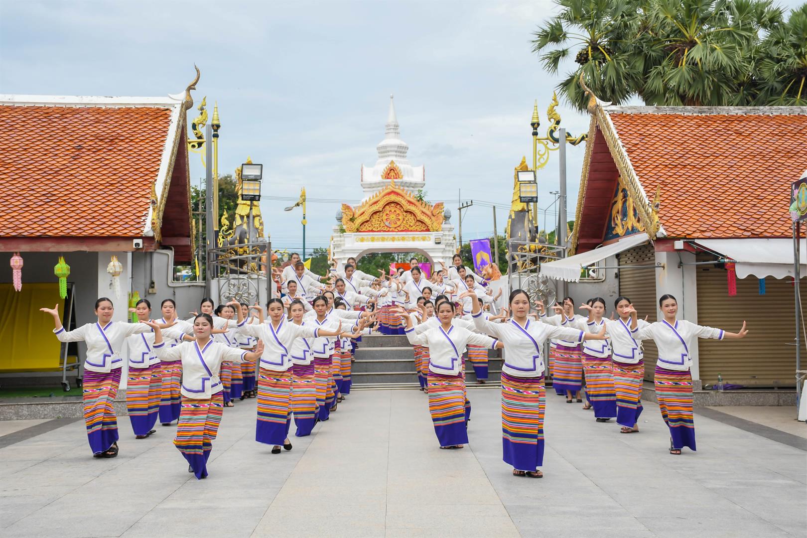 Traditional parade during the Phra That Chom Thong Robe Procession