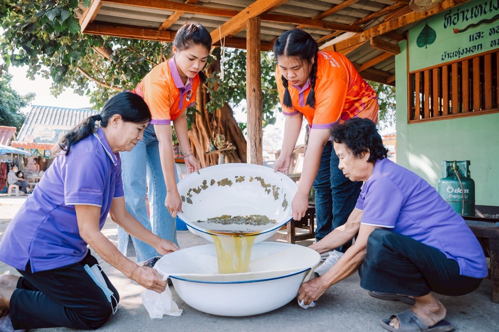 Natural dye research workshop with community members in Tung Mok Village