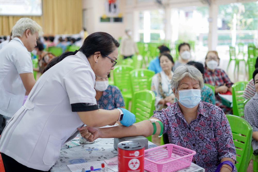 Samrit Suk Center Project providing precision nutrition therapy for elderly participants