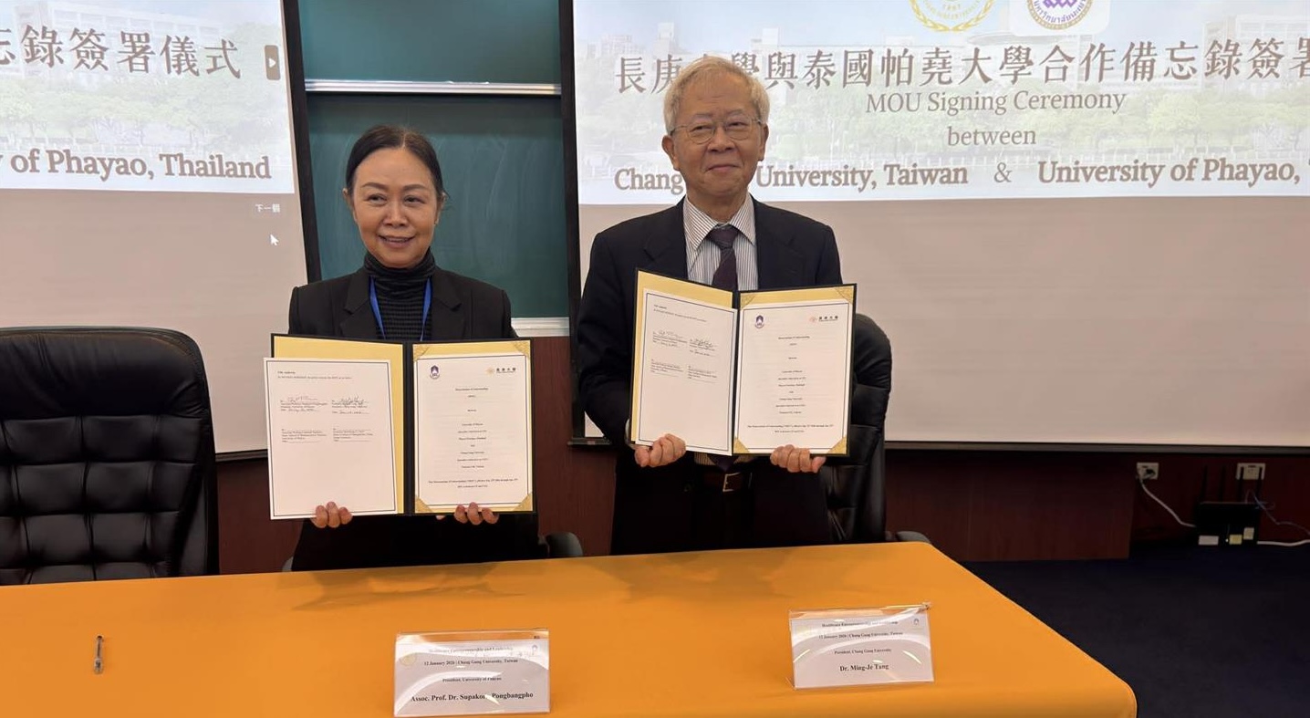 Signing table at the MOU ceremony between University of Phayao and Chang Gung University