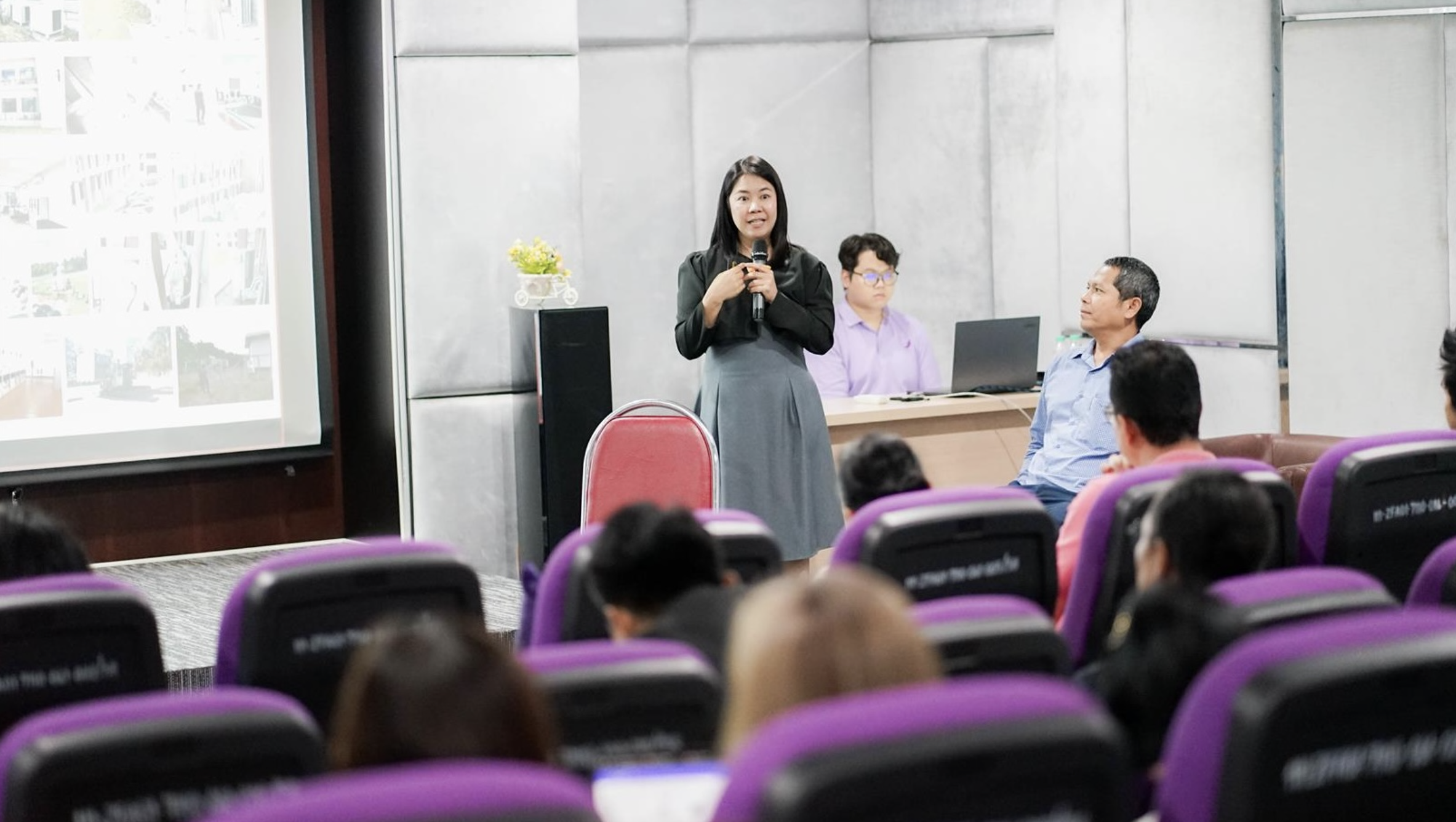Speaker delivering a lecture during the Carbon Footprint Assessment training module